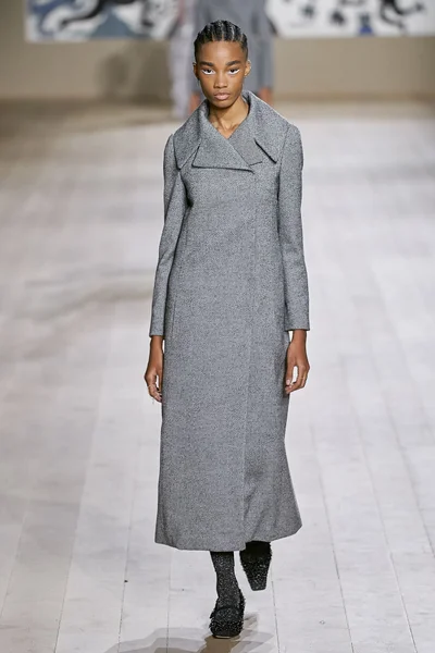 Look 28